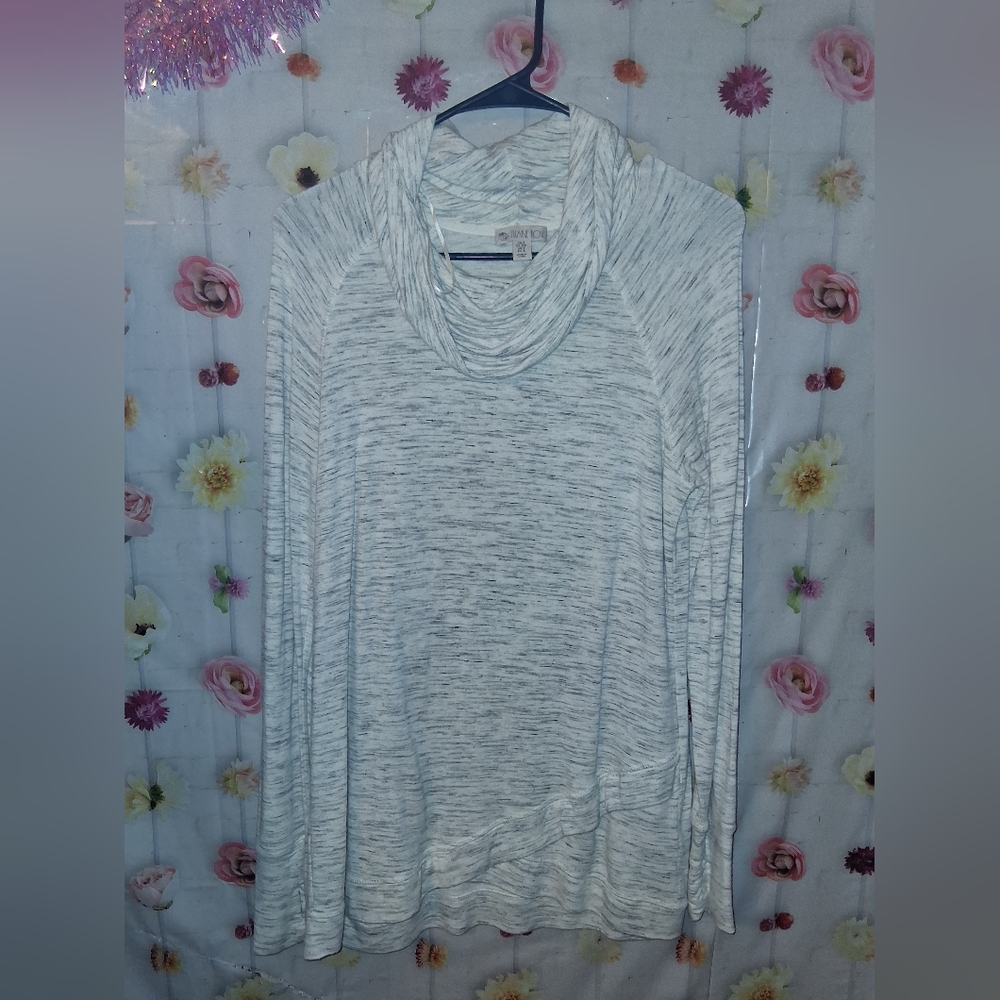 ELIANE ROSE Women’s White with Gray Scoop Neck Long Sleeve Shirt Small